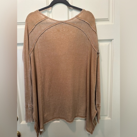 Free people top/tunic very flattering. - Picture 2 of 4